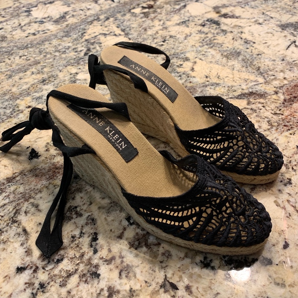 Strapping Wedges